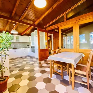 tirana-experience-bnb.albaniahotels.org/
